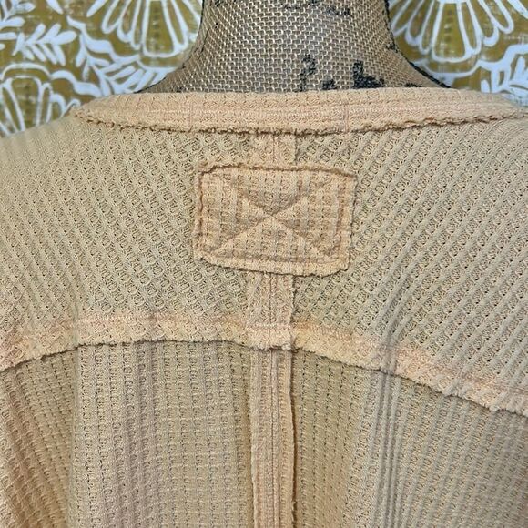 Free People Coraline Waffle Knit V-Neck Thermal Top in Varsity Gold/Yellow Sz M - Picture 10 of 12